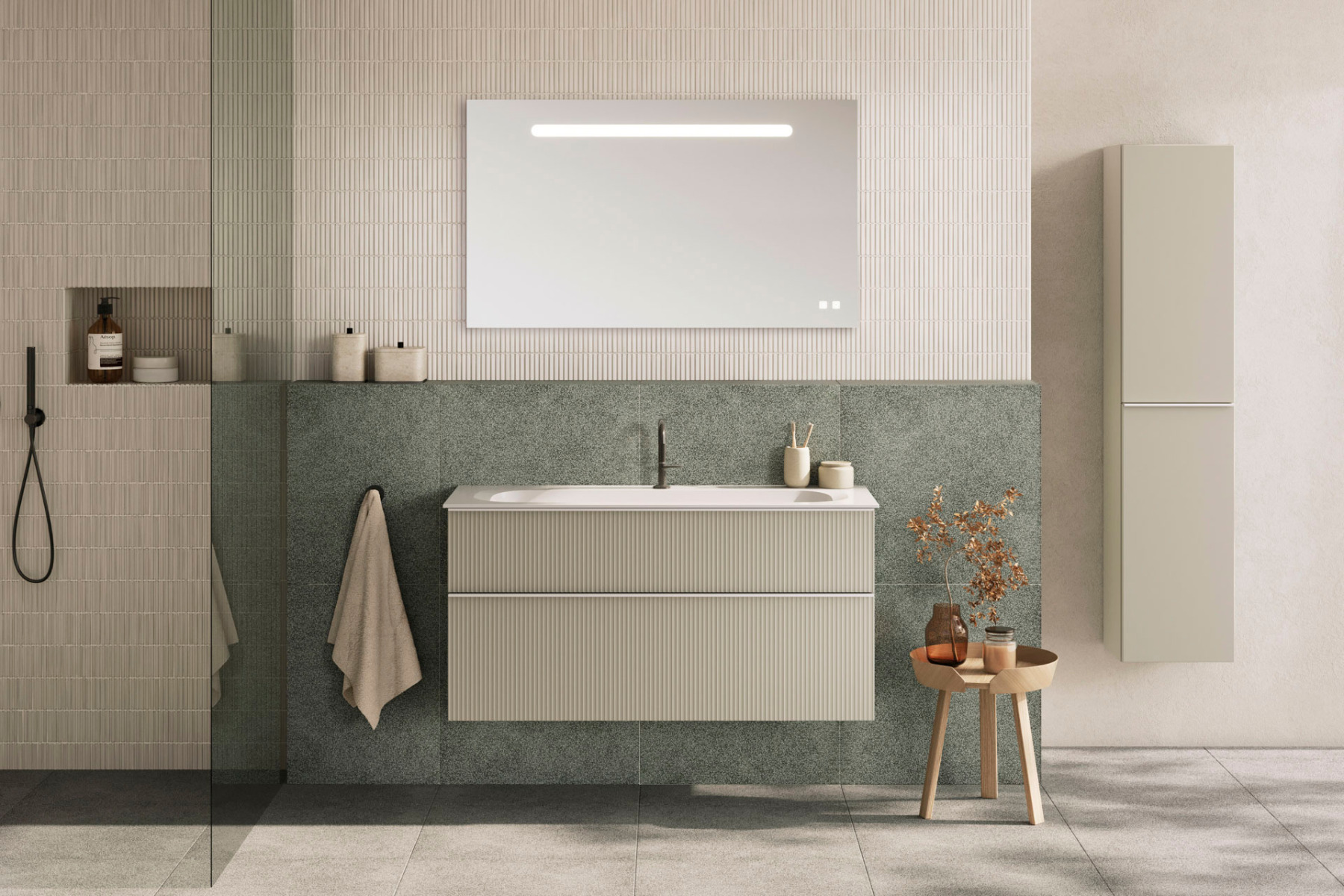 Burgbad erweitert Fiumo 2.0 um vertikal profilierte 3D-Fronten. &copy; burgbad