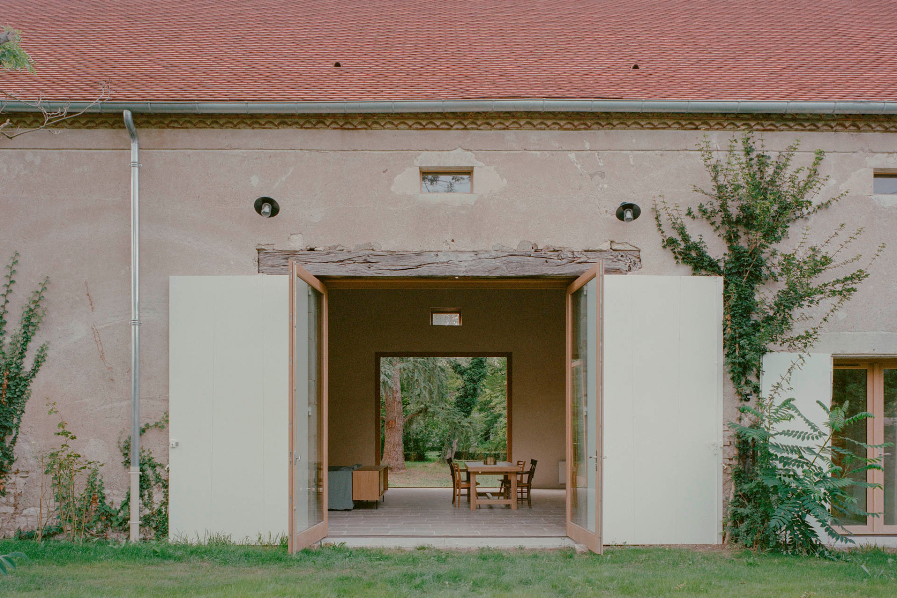 Der ehemalige Stall dient als Treffpunkt für die Familie. © Charles Bouchaib