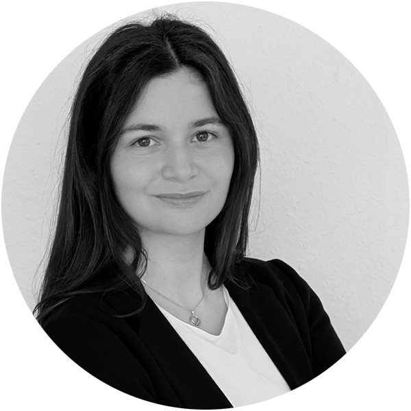 Portrait in schwarz-weiß von Sophia Holzer